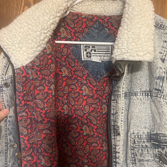 vintage Jean jacket. - Picture 2 of 3